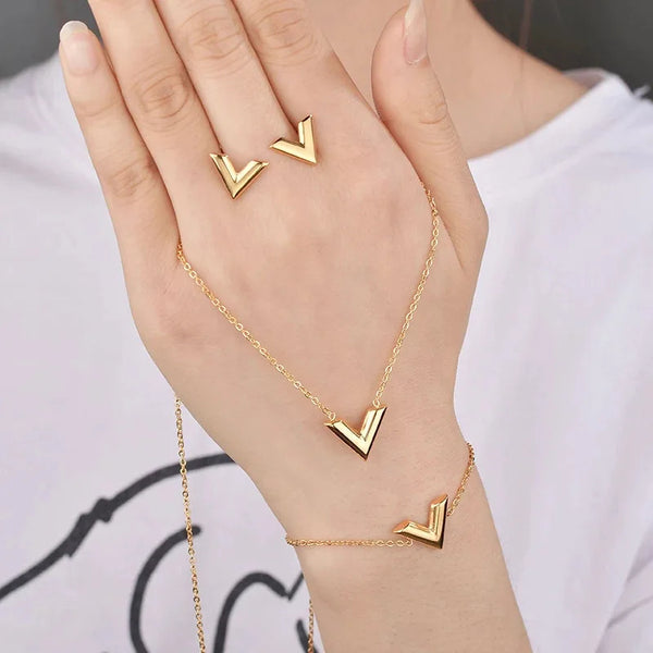 Fashion Brand V Letter Pendant Necklace For Woman Stainless Steel Women Necklace Luxury Jewelry Female Costume Accessories